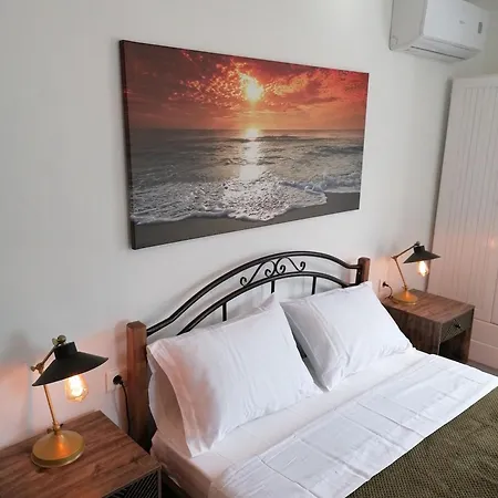 Stephany's Skyline * Páros